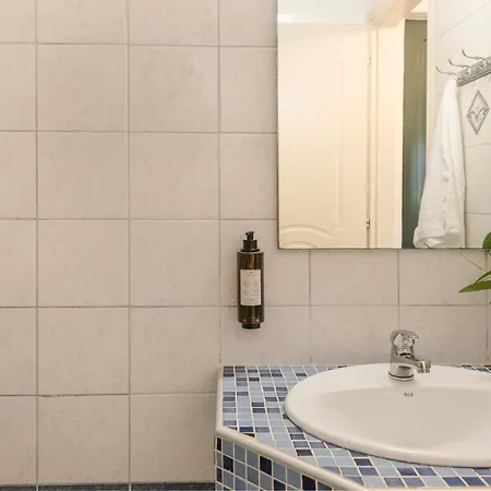 Theros Retreat Apartmanhotel Szpartiá