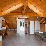 Theros Retreat Appart hôtel