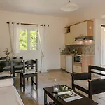 Theros Retreat Appart hôtel 4*