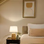 Theros Retreat Appart hôtel