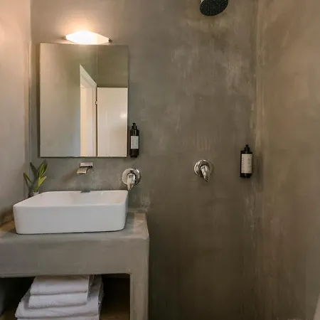 Theros Retreat Lägenhetshotell