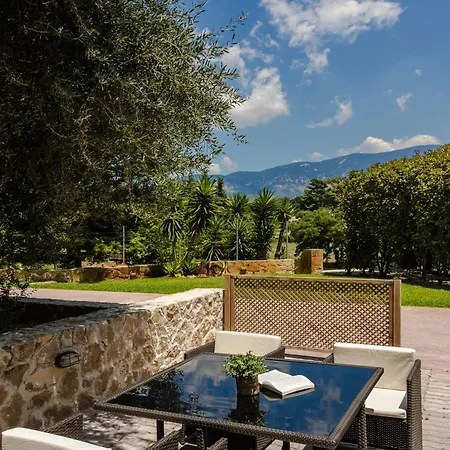 Theros Retreat Σπαρτιά