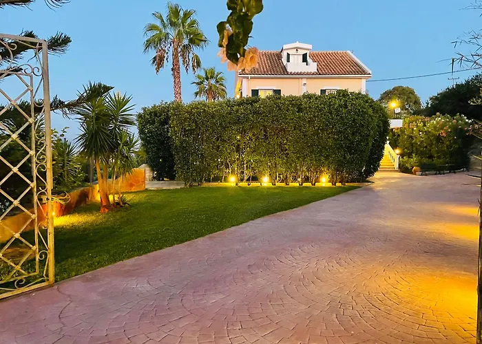 Theros Retreat Aparthotel