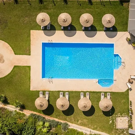 Hotel apartamentowy Theros Retreat