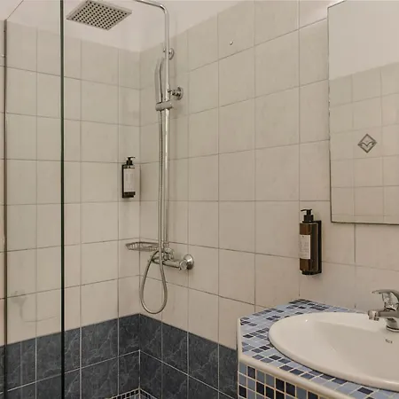 Theros Retreat Hotel apartamentowy