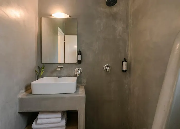 Theros Retreat Aparthotel