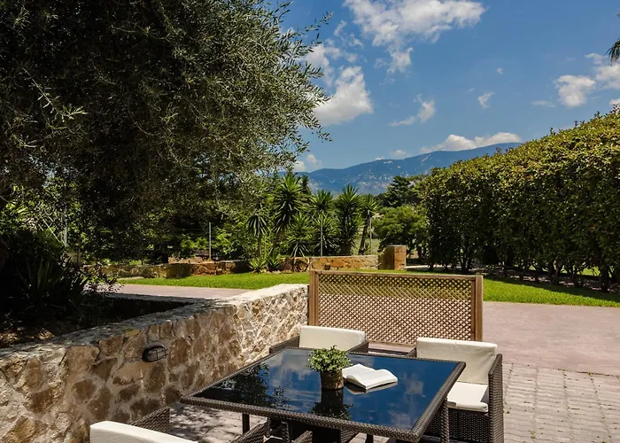 Theros Retreat Spartia (Kefalonia)